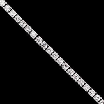 ARMBAND, 18 k vitguld, Rivière, 56 briljantslipade diamanter tot 5.33 ct.