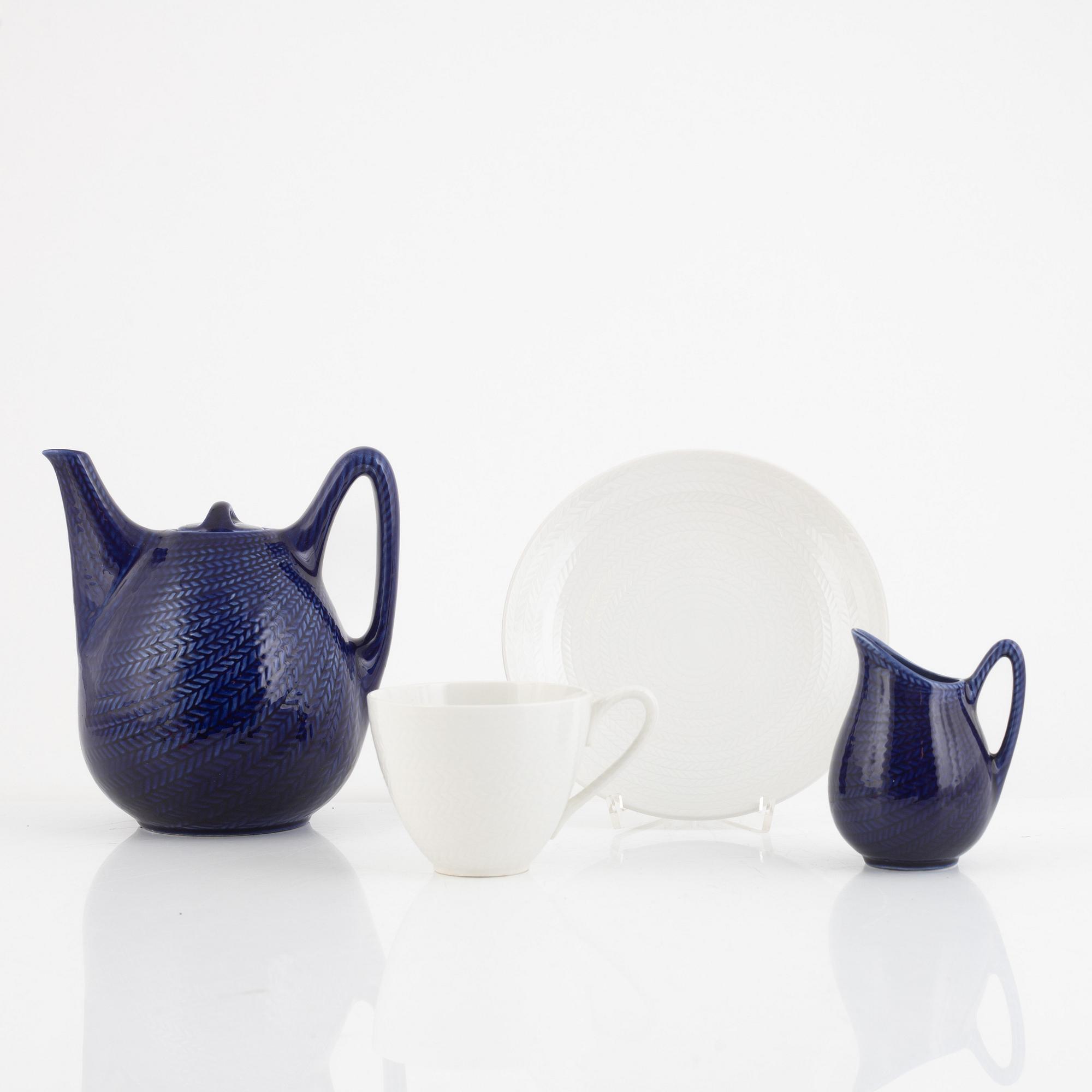 Hertha Bengtson, a 26-piece 'Blå eld' tea service, Rörstrand.