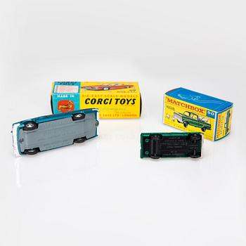 LEKSAKSBILAR i original kartong, 4 st, metall, Storbritannien och Tyskland, 1950-60-tal.