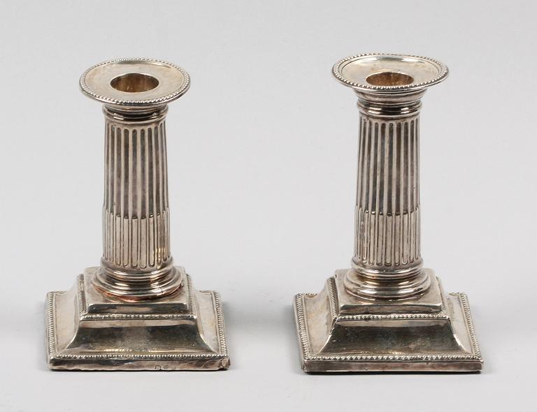 LJUSSTAKAR, ett par, silver, otydliga stämplar, möjligen Newcastle 1800-tal.
