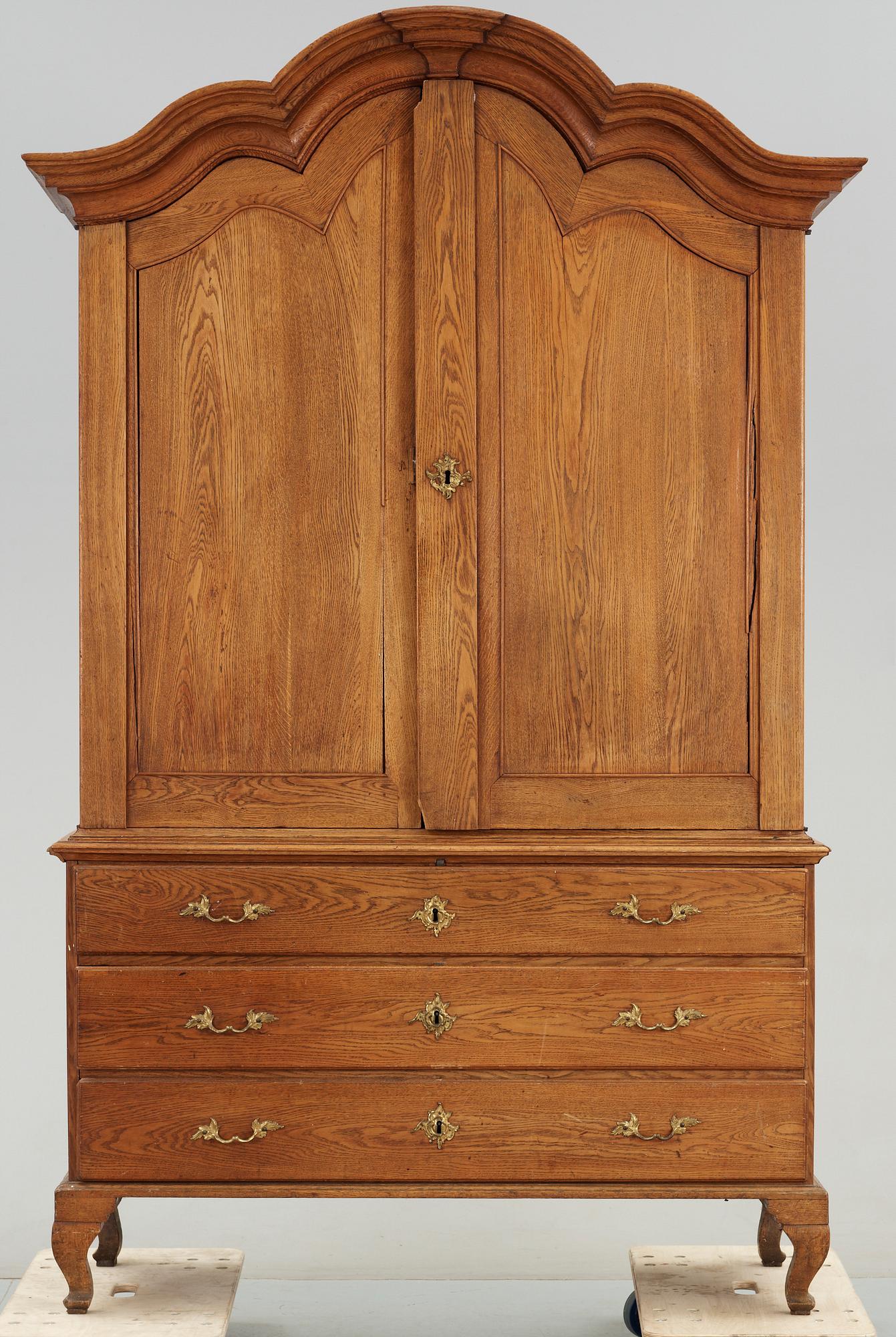 SALSSKÅP, rokoko, 1700-tal.