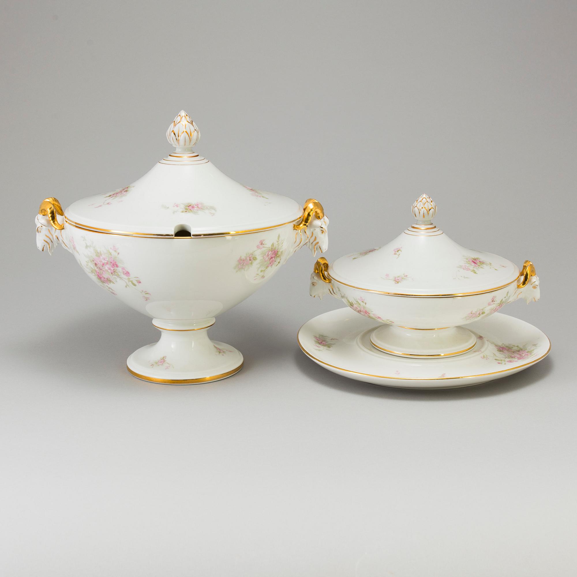 A Rörstrand 84 pieces porcelain dinner service, Sweden early 1900's.