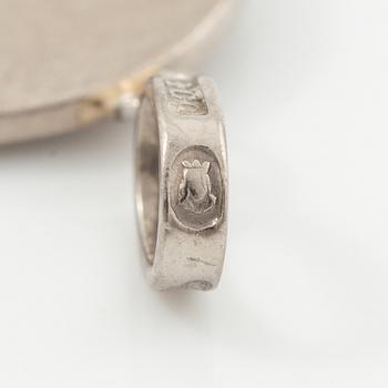Two pendants in 18K gold and white gold.