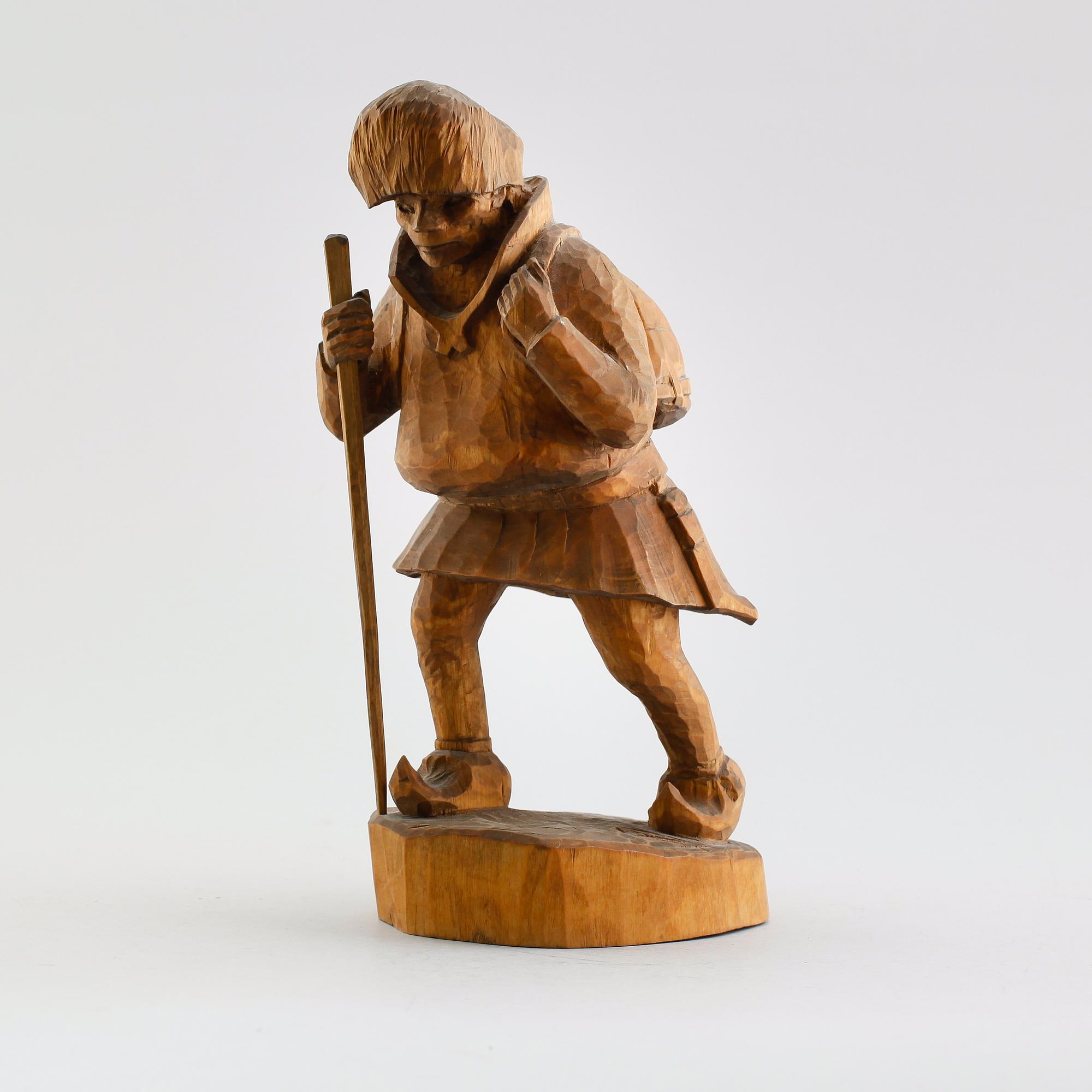 FIGUR, skuret trä, Bengt Jonsson, Kedträsk, Kusfors,  monogramsignerad BJ, 1900-talets första hälft.
