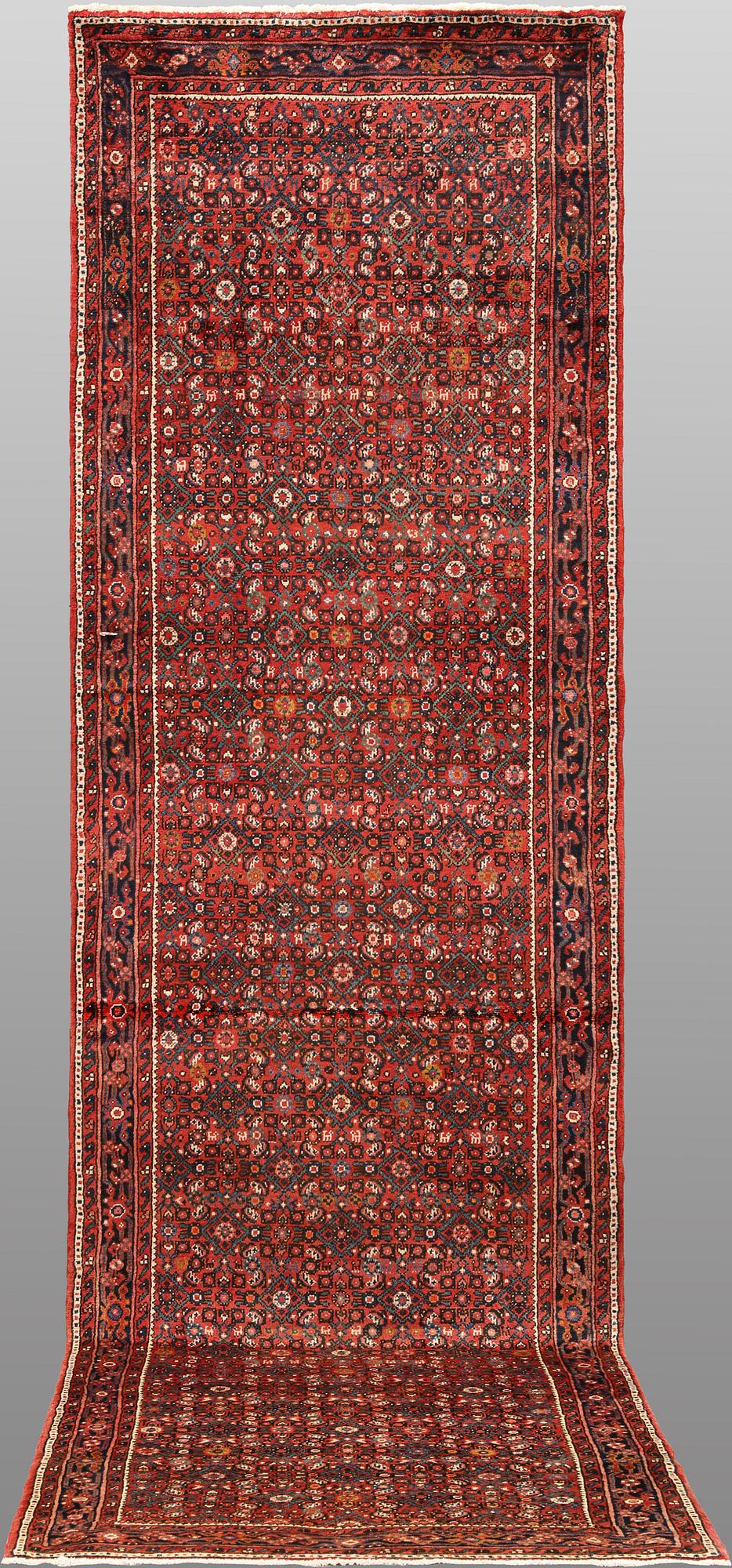 A Hamadan runner, approx. 397 x 112 cm.