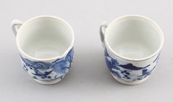 CREMEKOPPAR MED LOCK, 2 st, porslin, Kina, 1800-tal.