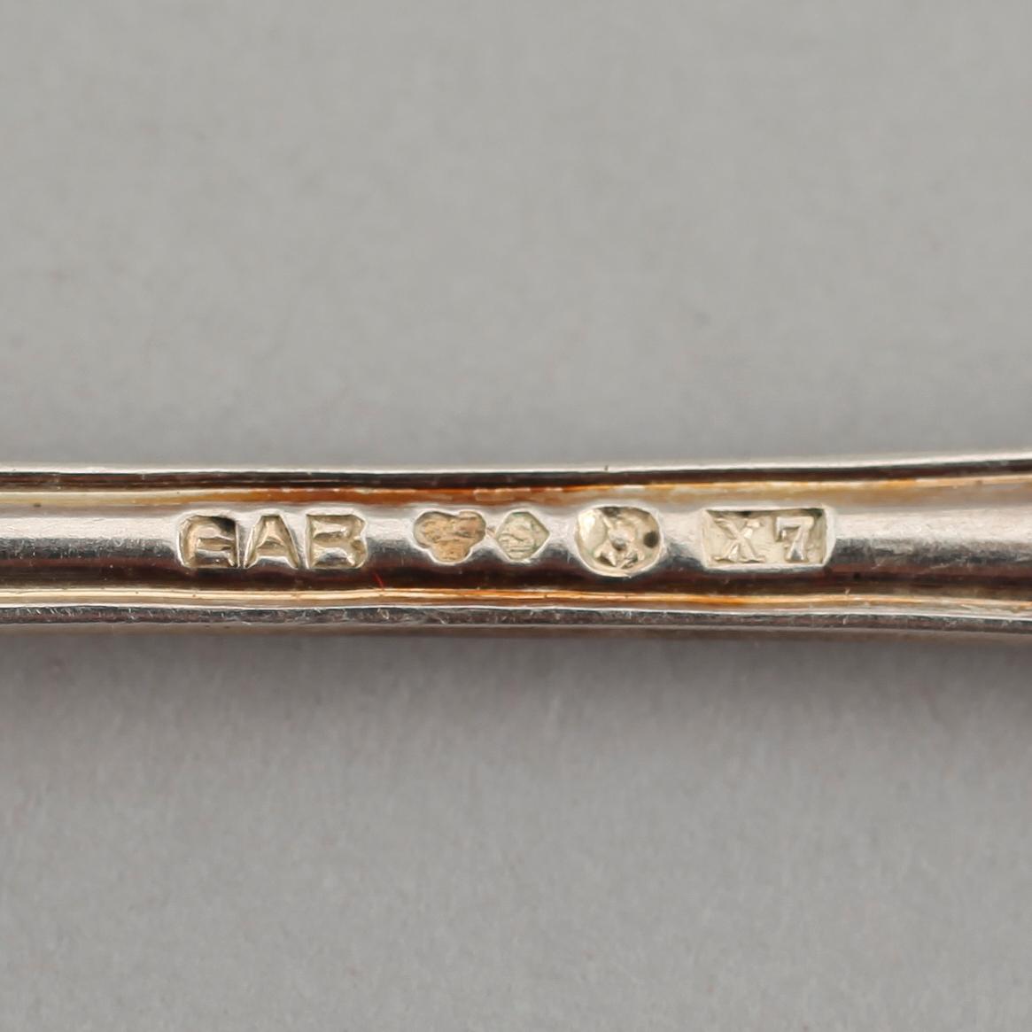 KAFFESKEDAR, 12 st samt SOCKERTÅNG, silver, 1920-tal. Vikt ca 190 gram.