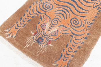 Matta, Tiger rugs of Tibet Fund, Nepal, ca 160 x 90 cm.