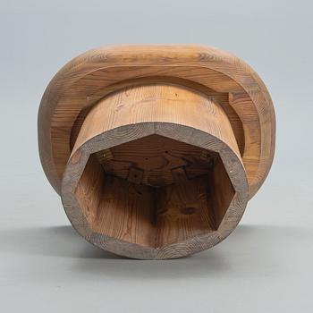 AXEL EINAR HJORTH, A COFFEE TABLE. Utö. For Nordiska Kompaniet (NK). 1930s.