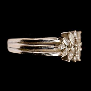 RING, 18 k vitguld, diamanter 0.62 ct enl gravyr. Total vikt ca 5 g.