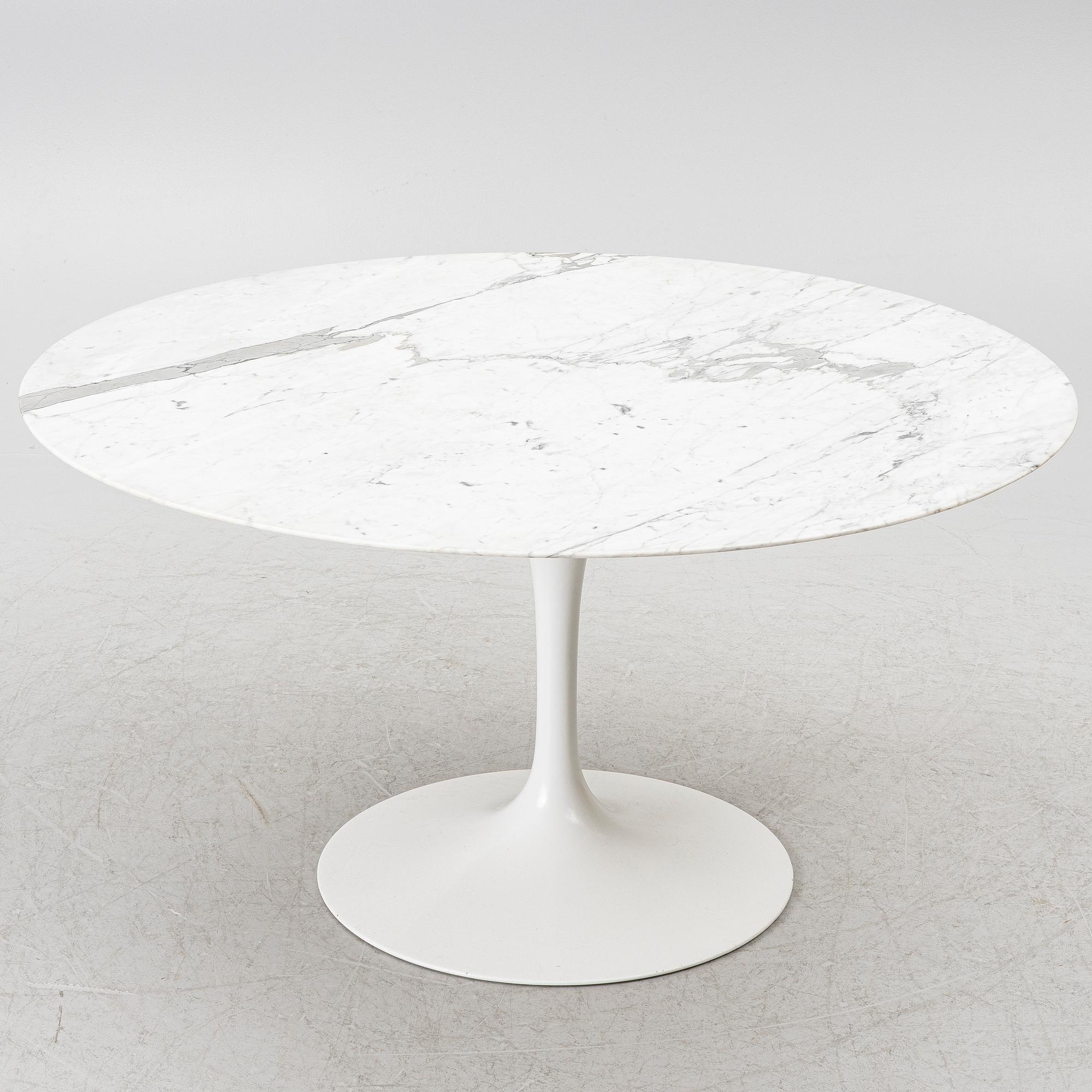 Eero Saarinen, a 'Tulip' dining table.