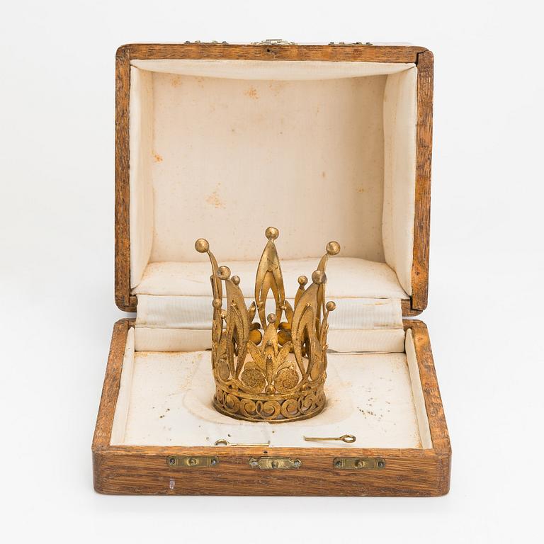 A Tillander bridal crown in gilded silver (813), Helsinki 1949. Original oak wood box.