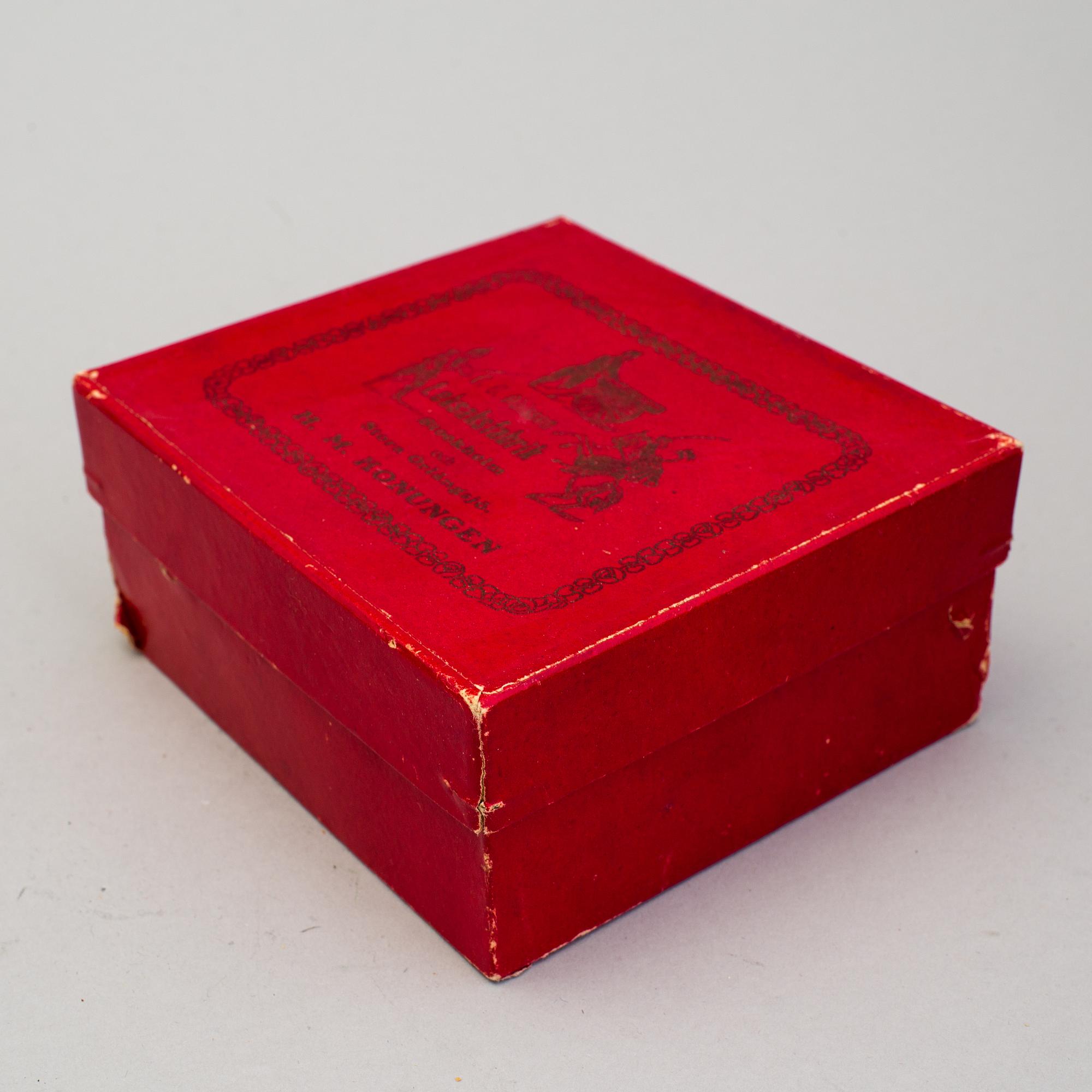 A lot of 30 toy pewter and Elastolin toy soldiers, middle/first half of the 20th century.