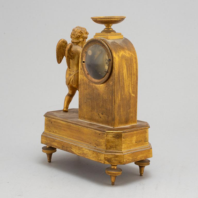 A German Empire mantel clock, early 19th century.