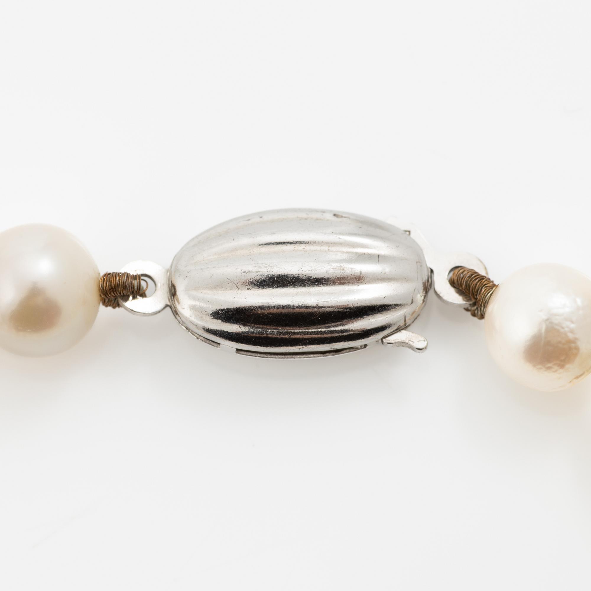 Collier och armband odlade pärlor med silverlås.