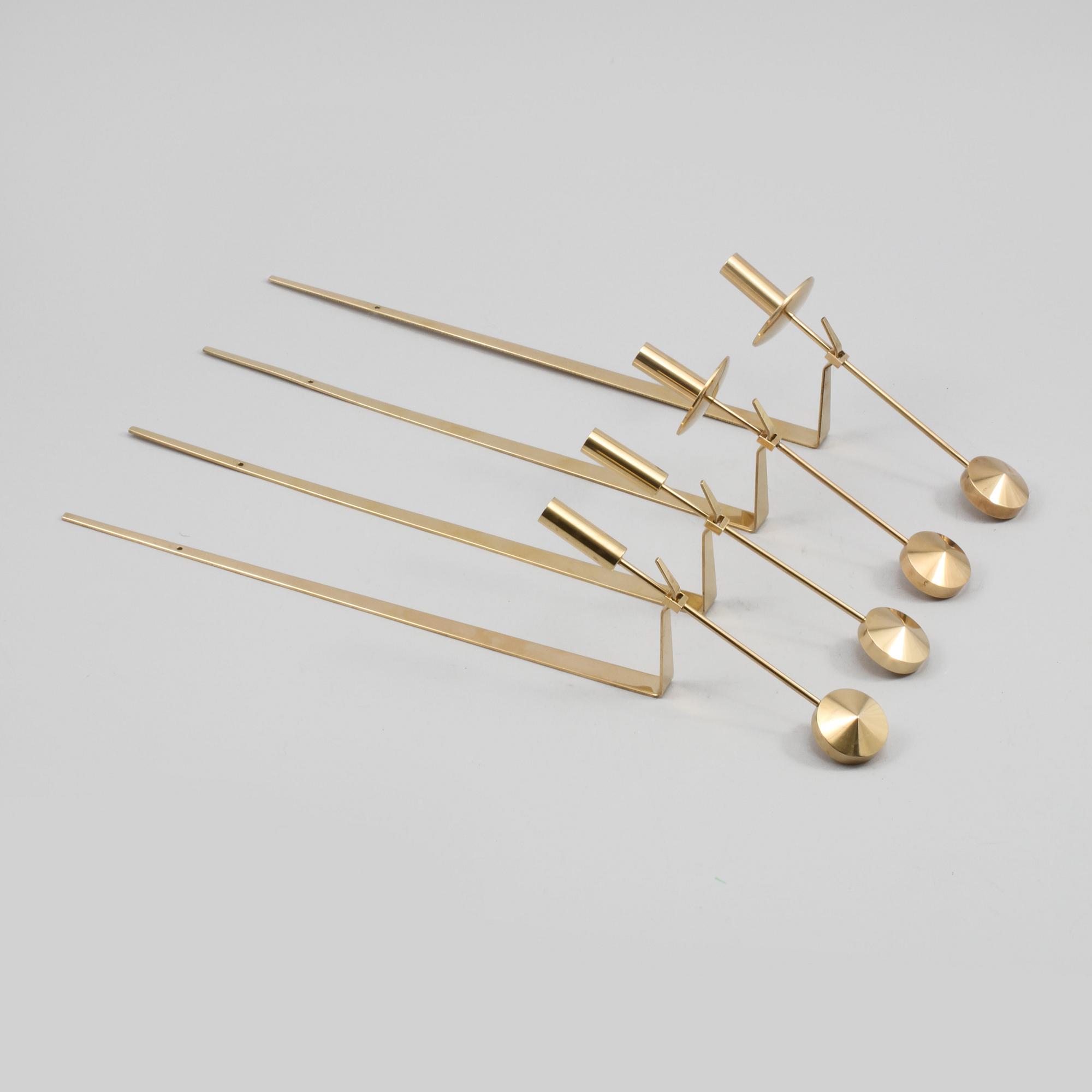 VÄGGLJUSSTAKAR, två par, mässing, "Pendel", Pierre Forsell, Skultuna, 1900-talets andra hälft.