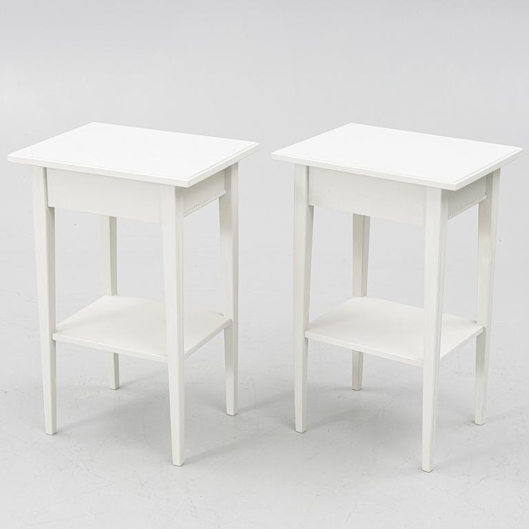 Sängbord, ett par, gustaviansk stil, samtida tillverkning.