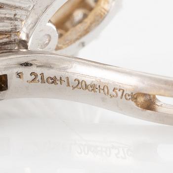 Earrings 18K white gold set with oval-cut diamonds, accompanied by GIA report.