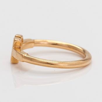 Tiffany & Co, an 18K gold 'T-wire' ring.