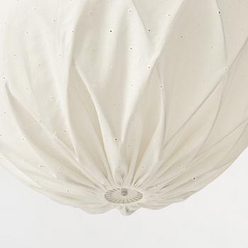 Tore Ahlsén, taklampa, "Pia-lampan", Gärsnäs.