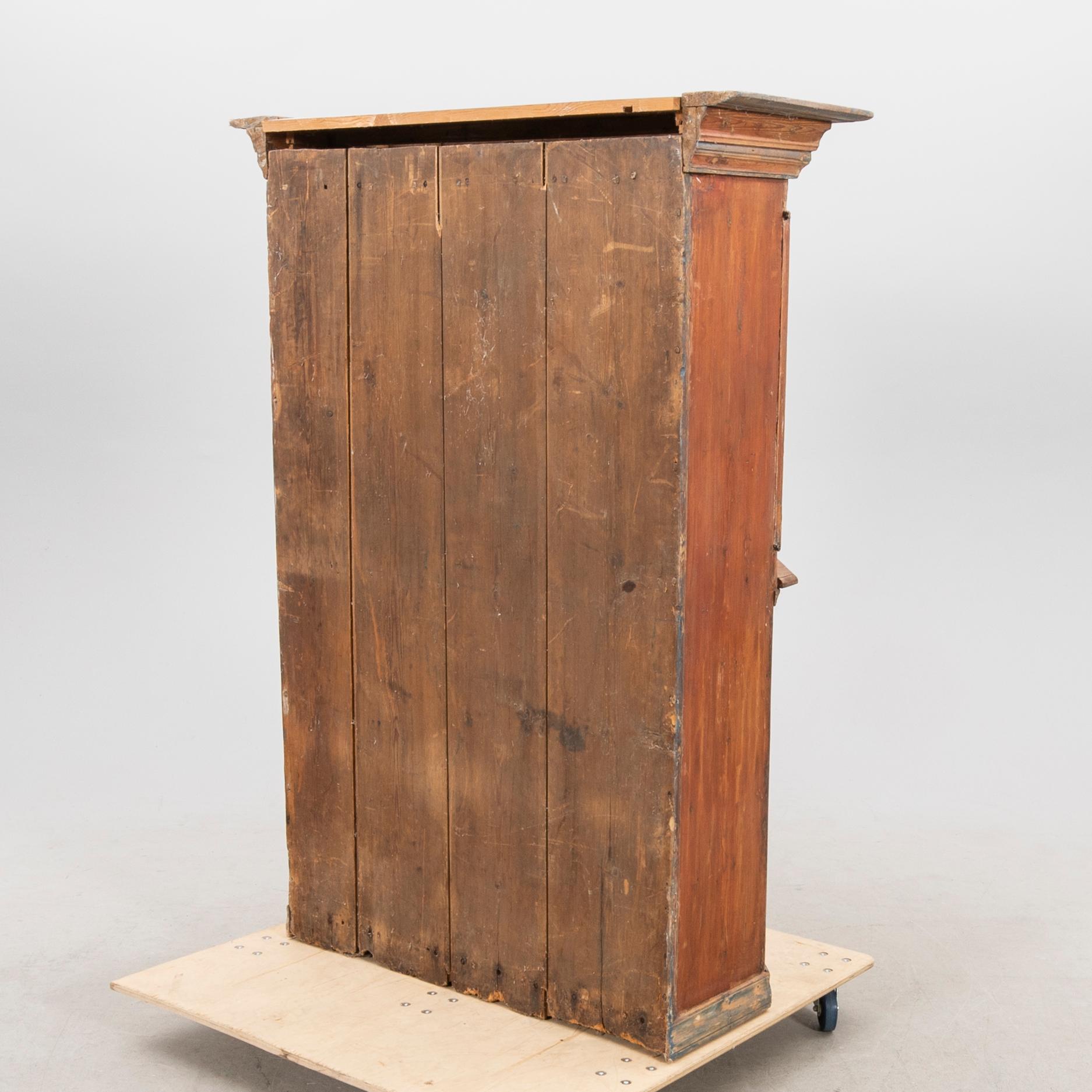 Skåp daterat 1783.