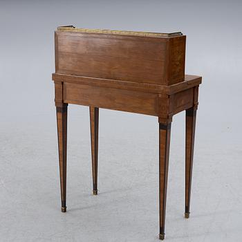 Skrivbord med uppsats, gustaviansk stil, 1900-talets början.