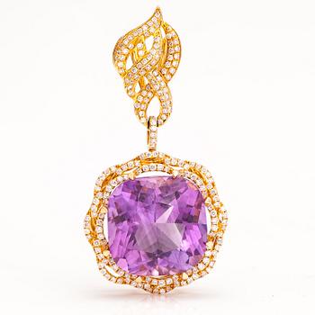 An 18K gold pendant with an amethyst and diamonds ca. 0.48 ct in total.