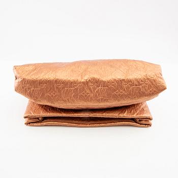 Louis Vuitton,.