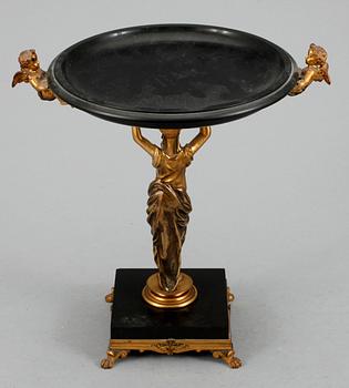 SKÅL PÅ FOT, metall och sten, 1900-tal.