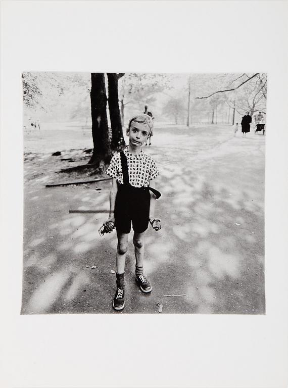 DIANE ARBUS, Portfolio with 12 heliogravures published by Electa in 1979. Numbered 26/1000.