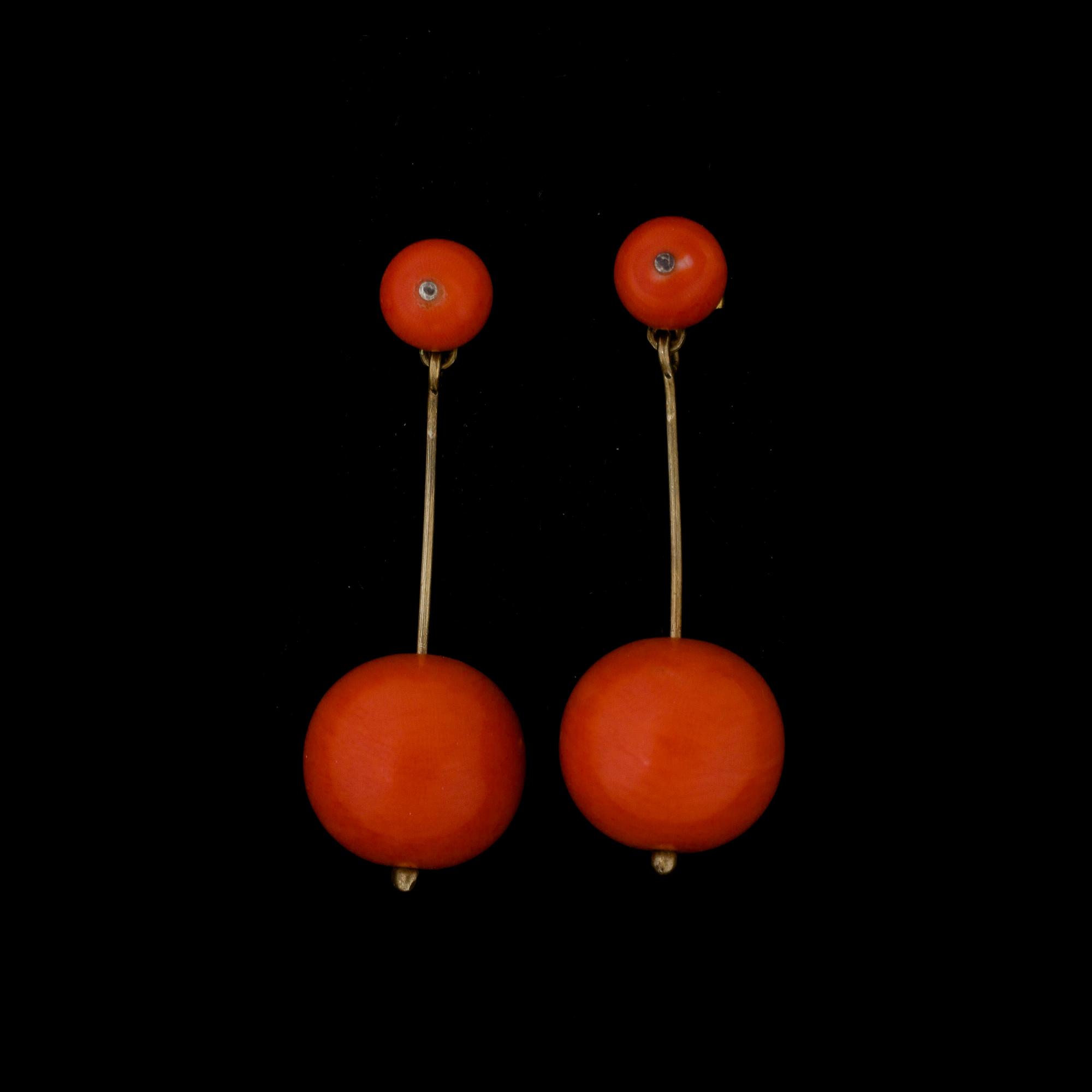 GARNITYR/COLLIER, korall. 1900-talets första hälft.