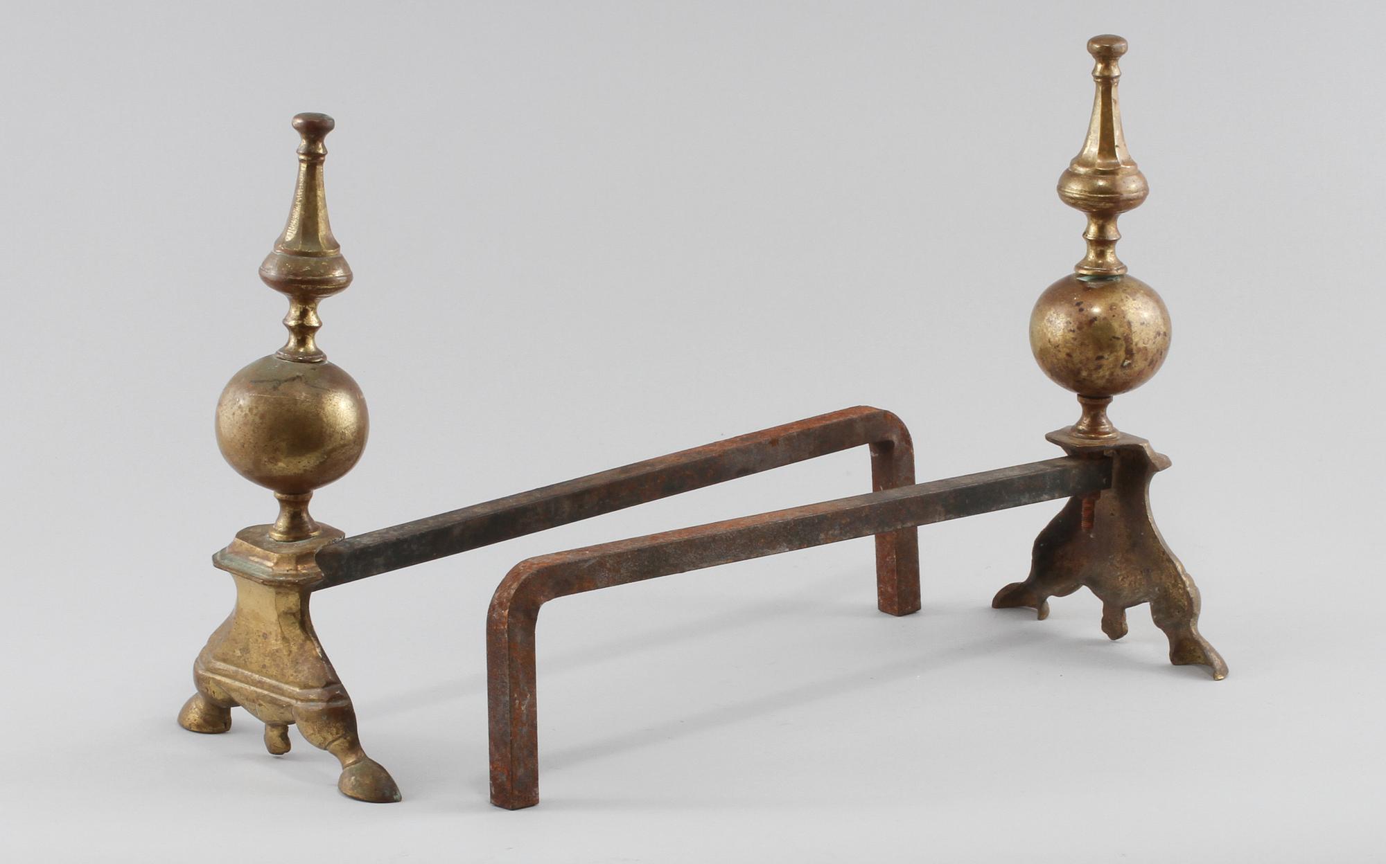 ELDHUNDAR, ett par, mässing och gjutjärn, barockstil, runt sekelskiftet 1900.