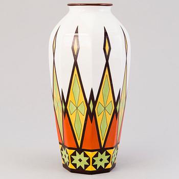 A 1900-1917 ceramic 'Fennia' vase for Arabia, Finland.