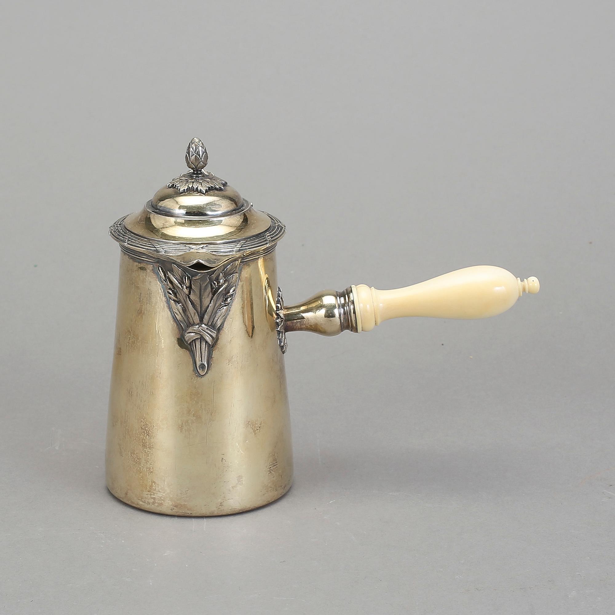 CHOKLADKANNA, förgyllt silver, Bointaburet, Paris, 1880/90-tal. Vikt 357 g.