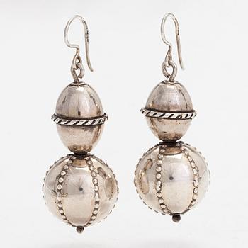 A set of silver "Halikko treasure" necklace, bracelet, ring and earrings. Kalevala Koru, Helsinki 1965-1972.