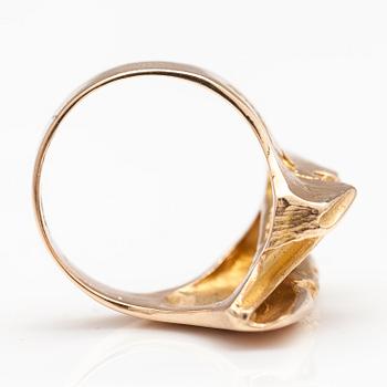 BJÖRN WECKSTRÖM, A 14K gold ring "Tourmaline river" with a tourmaline. Lapponia 1973.