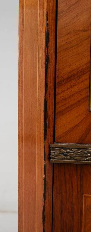 VITRINSKÅP, gustaviansk stil, 1900-talets mitt.