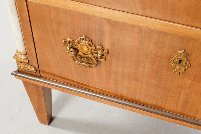 A chest of drawers, early 20th century.