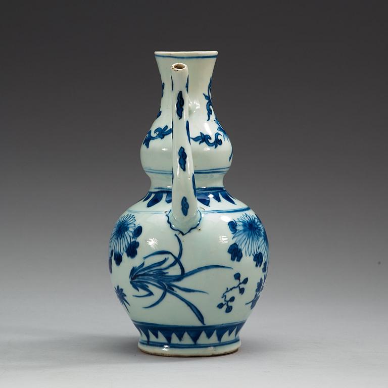 A blue and white ewer, Ming dynasty (1368-1644).