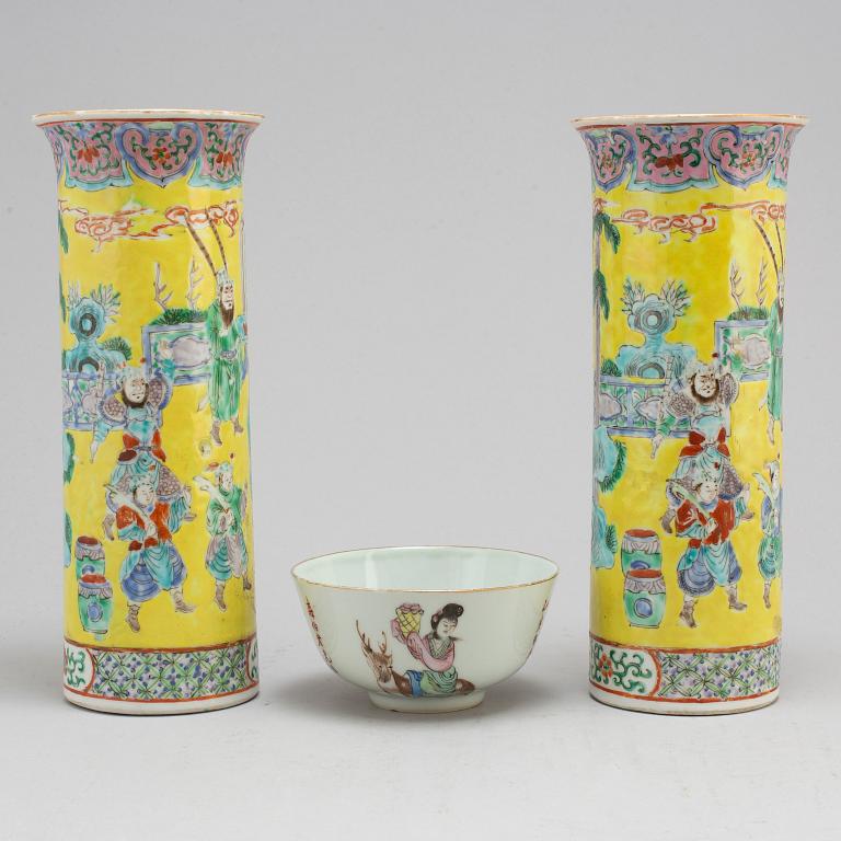 A Chinese famille rose bowl and a pair of sleeve vases, early 20th century.