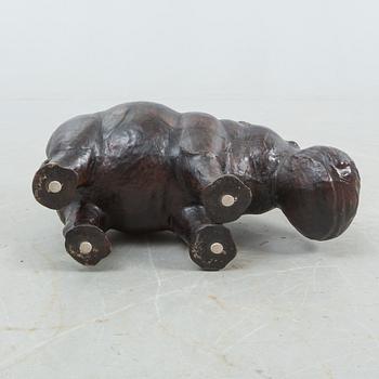 FOTPALL, i form av flodhäst, 1900-talets andra hälft.