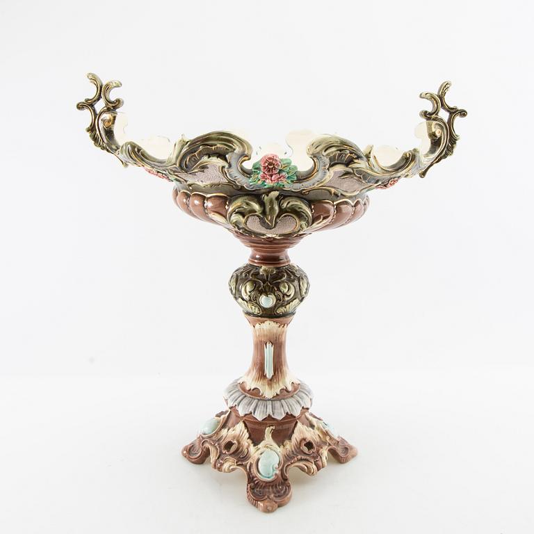 Footed bowl, majolica, circa 1900.