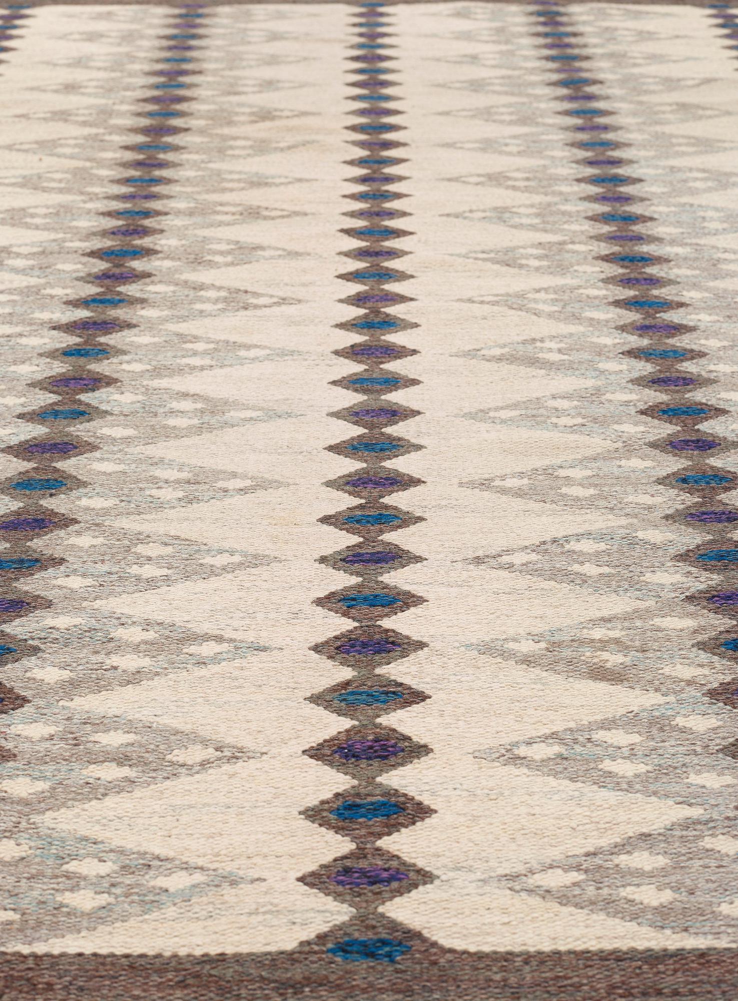 CARPET. Tapestry weave. 252,5 x 191,5 cm. Signed SH BK.