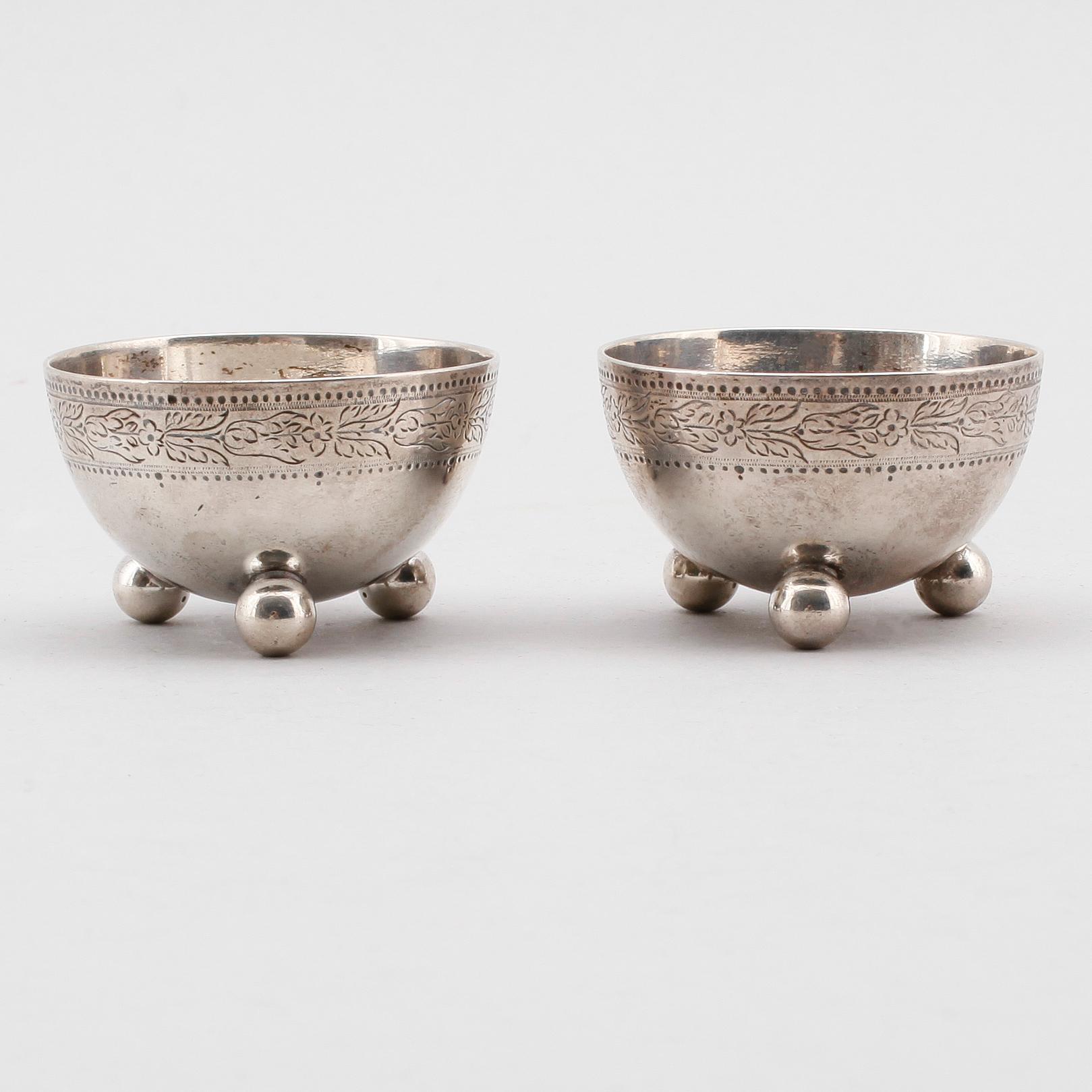 SALTKAR, 1 par, silver, London 1875. Vikt ca 95 gram.