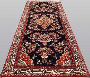 A Hamadan runner, ca 310 x 105 cm.