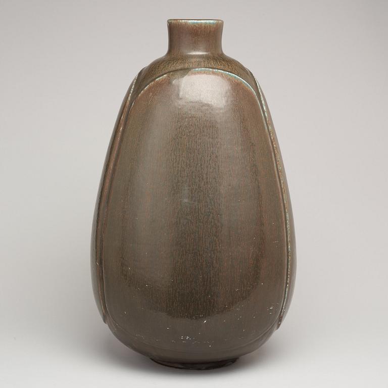 An Eva Staehr-Nielsen stoneware vase, Saxbo Stentøj, Denmark 1950's-60's.