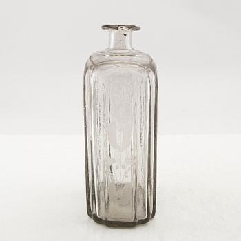 Flaska, glas. Troligen Skånska glasbruket, 1700-tal.