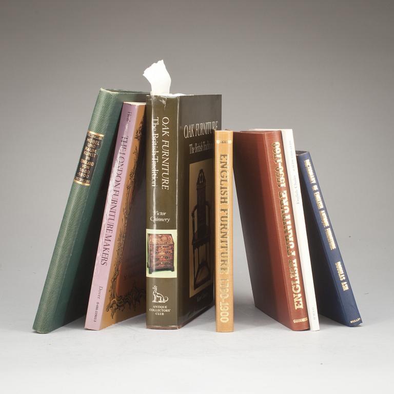 PARTI ENGELSKA MÖBELBÖCKER, 7 st. Bl.a. "Oak Funiture" av Victor Chinnery, Suffolk, 1980.