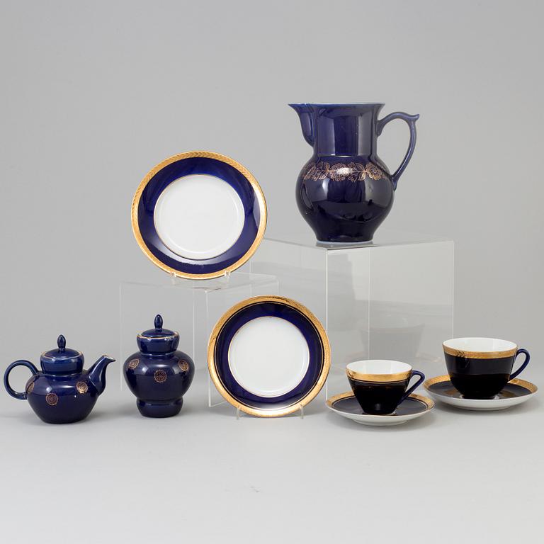 KAFFE- och TESERVISDELAR, 35 delar, porslin, Lomonosov, Ryssland 1900-tal, Sovjetiska stämplar.