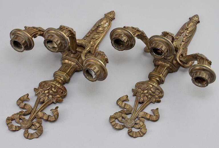 APPLIQUER, ett par, Louis XVI-stil, omkring 1900-talets mitt.